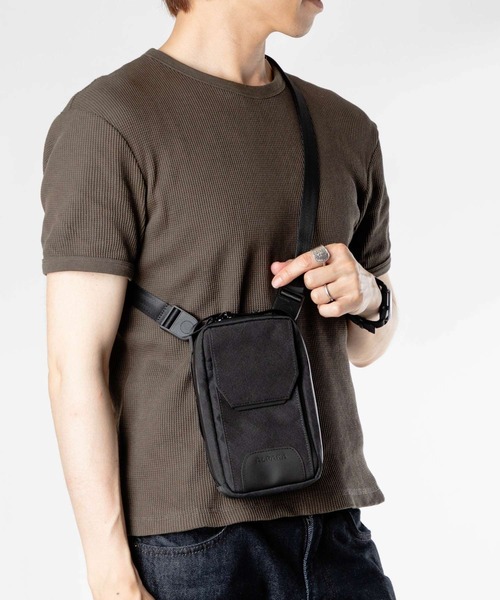ALPAKA(アルパカ)の「ALPAKA / アルパカ Modular Sling V2 (Black Axogrid 300D) 2WAY 撥水 スリングバッグ / ポーチ(ショルダーバッグ・メンズ・ブラック・FREE)」の21枚目の写真