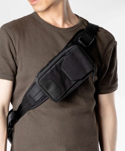 ALPAKA(アルパカ)の「ALPAKA / アルパカ Modular Sling V2 (Black Axogrid 300D) 2WAY 撥水 スリングバッグ / ポーチ(ショルダーバッグ・メンズ・ブラック・FREE)」の22枚目の写真