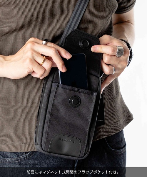 ALPAKA(アルパカ)の「ALPAKA / アルパカ Modular Sling V2 (Black Axogrid 300D) 2WAY 撥水 スリングバッグ / ポーチ(ショルダーバッグ・メンズ・ブラック・FREE)」の13枚目の写真