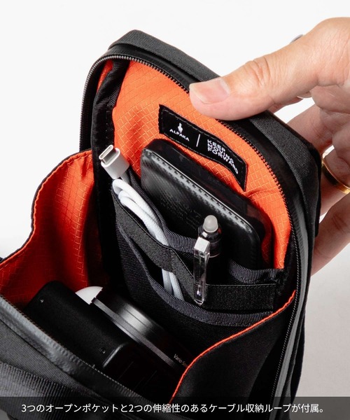 ALPAKA(アルパカ)の「ALPAKA / アルパカ Modular Sling V2 (Black Axogrid 300D) 2WAY 撥水 スリングバッグ / ポーチ(ショルダーバッグ・メンズ・ブラック・FREE)」の15枚目の写真
