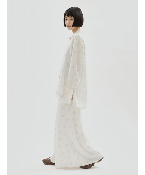 emmi(エミ)の「フラワープリントシャツ×スカーフセット【セットアップ対応】(シャツ/ブラウス・レディース・ネイビー/アイボリー・F)」の21枚目の写真