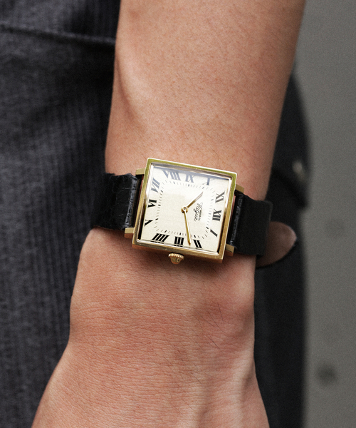 VAGUE WATCH CO.(ヴォーグウォッチカンパニー)の「VAGUE WATCH CO. Carre 28mm heavy wavy YG(アナログ腕時計・レディース・ゴールド・FREE)」の6枚目の写真