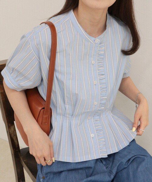 fredy emue（フレディエミュ）の「フリルタック前開きブラウス（シャツ/ブラウス・レディース・ネイビー/ホワイト系その他/オフホワイト/ブルー系その他・38）」の4枚目の写真