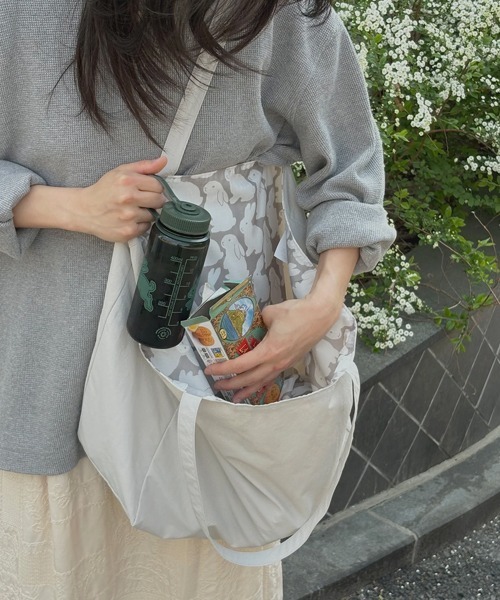 kittybunnypony（キティバニーポニー）の「Ripstop Little Gray Bunnies Soft Big Bag（ショルダーバッグ・レディース・ライトグレー・ONESIZE）」の6枚目の写真