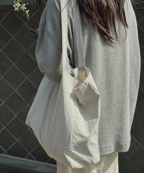 kittybunnypony（キティバニーポニー）の「Ripstop Little Gray Bunnies Soft Big Bag（ショルダーバッグ・レディース・ライトグレー・ONESIZE）」の7枚目の写真