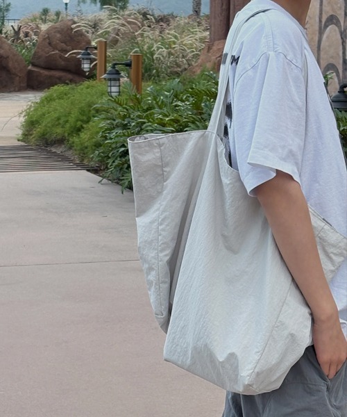 kittybunnypony（キティバニーポニー）の「Ripstop Little Gray Bunnies Soft Big Bag（ショルダーバッグ・レディース・ライトグレー・ONESIZE）」の9枚目の写真