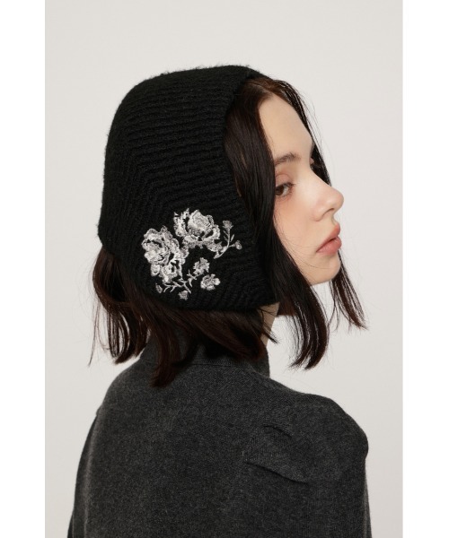 SLY(スライ)の「FLOWER EMBROIDERED KNIT SCARF フラワーエンブロイダリードニットスカーフ 秋服(ニットキャップ/ビーニー・レディース・ブラック/杢グレー・FREE)」の3枚目の写真