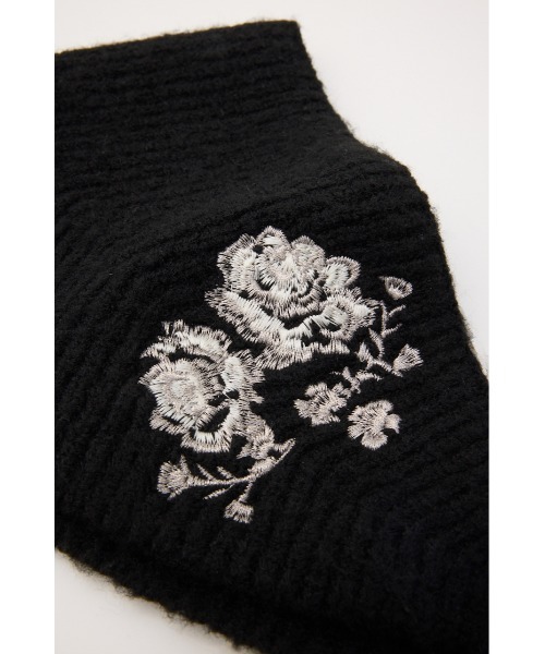 SLY(スライ)の「FLOWER EMBROIDERED KNIT SCARF フラワーエンブロイダリードニットスカーフ 秋服(ニットキャップ/ビーニー・レディース・ブラック/杢グレー・FREE)」の7枚目の写真