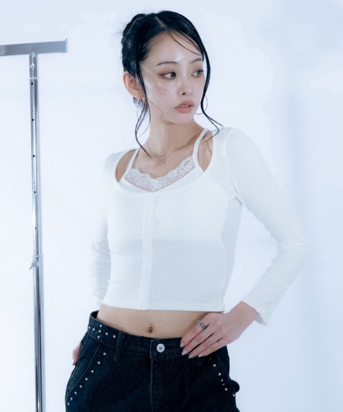 Haze Reverie(ヘイズレヴァリー)の「カップ付きレースレイヤードデザイントップス(Tシャツ/カットソー・レディース・ホワイト/ブラック/レッド・FREE)」の2枚目の写真