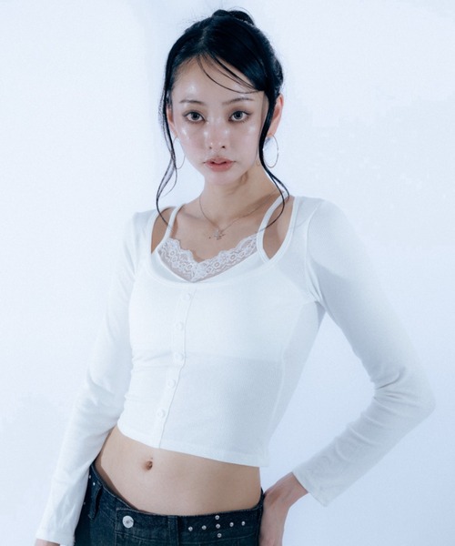 Haze Reverie(ヘイズレヴァリー)の「カップ付きレースレイヤードデザイントップス(Tシャツ/カットソー・レディース・ホワイト/ブラック/レッド・FREE)」の11枚目の写真