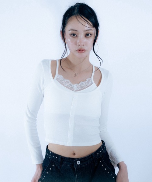 Haze Reverie(ヘイズレヴァリー)の「カップ付きレースレイヤードデザイントップス(Tシャツ/カットソー・レディース・ホワイト/ブラック/レッド・FREE)」の12枚目の写真
