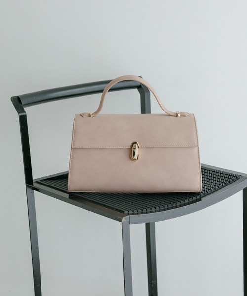Andemiu(アンデミュウ)の「オ-バルメタルフラップBAG/1070221(ハンドバッグ・レディース・ブラック/ベージュ/ライトピンク・FREE)」の3枚目の写真