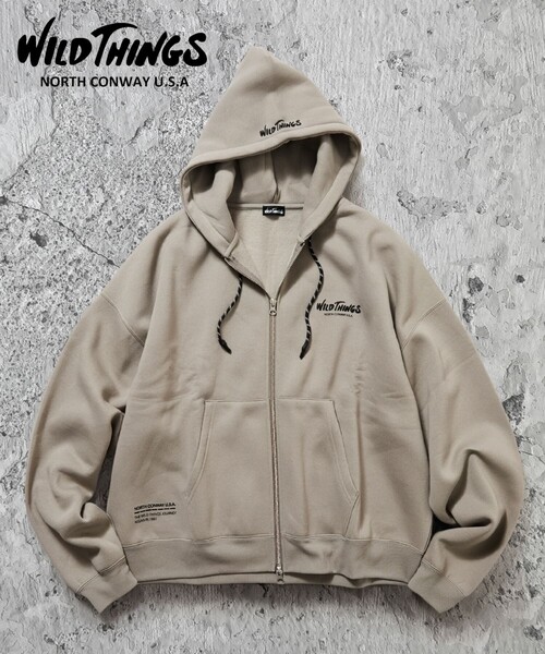 WILD THINGS(ワイルドシングス)の「WILD THINGS/ワイルドシングス 限定展開 別注 ジップパーカー / スウェット(パーカー・メンズ・ブラック/グレイッシュベージュ/スミクロ/アッシュグレー・LARGE/SMALL/MEDIUM)」の4枚目の写真