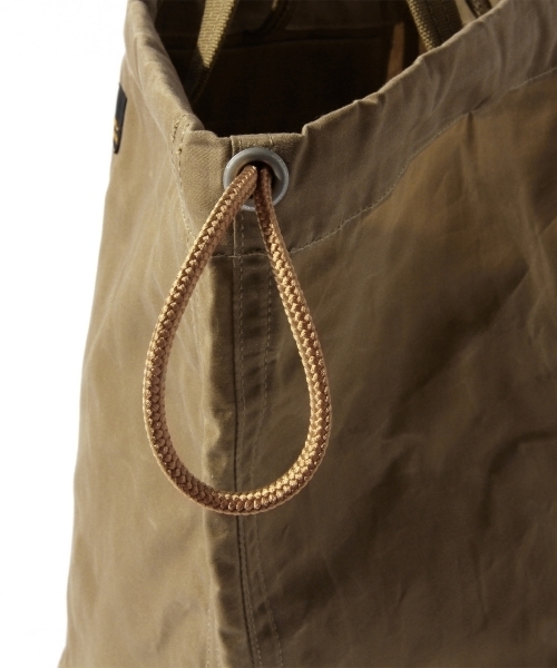 BEAMS BOY(ビームスボーイ)の「Napron / パラフィン PATIENTS BAG(トートバッグ・レディース・ベージュ/グリーン・ONE SIZE)」の11枚目の写真