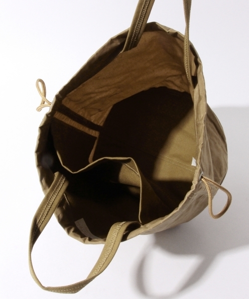 BEAMS BOY(ビームスボーイ)の「Napron / パラフィン PATIENTS BAG(トートバッグ・レディース・ベージュ/グリーン・ONE SIZE)」の12枚目の写真