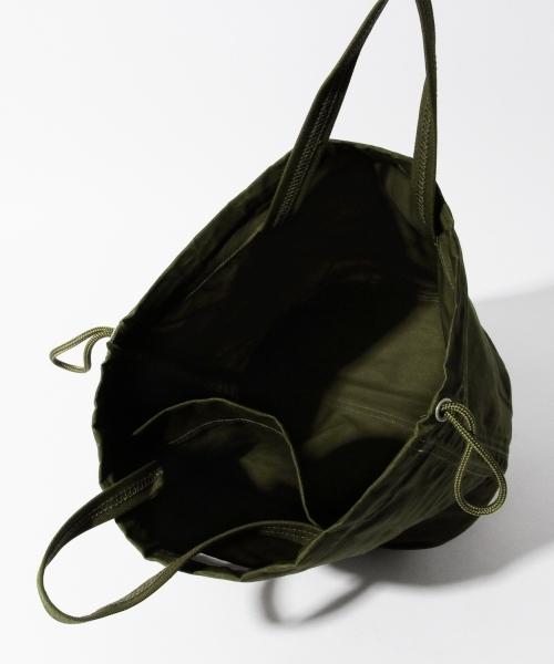 BEAMS BOY(ビームスボーイ)の「Napron / パラフィン PATIENTS BAG(トートバッグ・レディース・ベージュ/グリーン・ONE SIZE)」の18枚目の写真