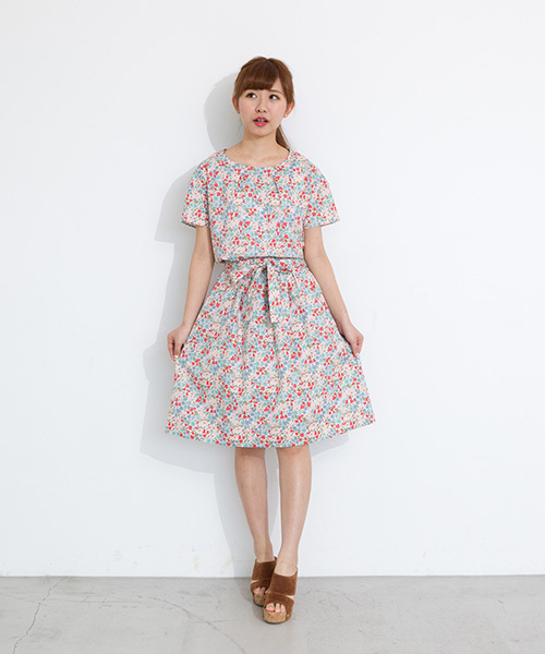 NATURAL BEAUTY BASIC(ナチュラルビューティーベーシック)の「【AneCan 5月号掲載】ワイドストラップミュール(サンダル・レディース・ホワイト/ベージュ系その他・SMALL/MEDIUM/LARGE)」の4枚目の写真