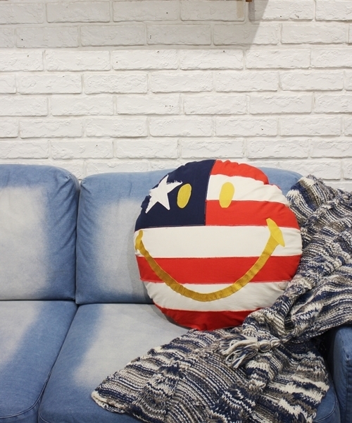 Journal Standard Furniture ジャーナルスタンダードファニチャー の M J Smile Big Cushion Flag クッション クッションカバー Wear