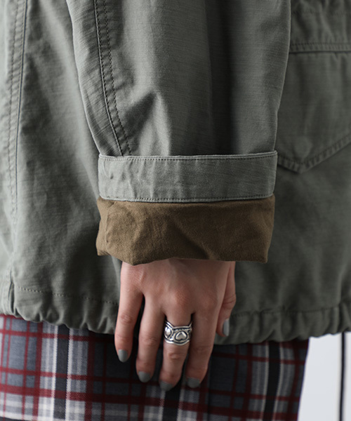 STUDIOUS（ステュディオス）の「【STUDIOUS】オーバーサイズミリタリーブルゾン（ミリタリージャケット・レディース・カーキ/ブラック・1）」の6枚目の写真