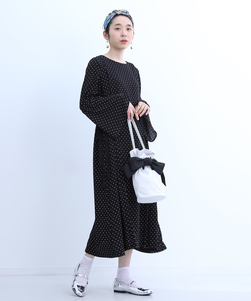 merlot plus(メルロープリュス)の「メタリッククリアビーズピアス6252(ピアス(両耳用)・レディース・ホワイト/ブラック・FREE)」の5枚目の写真