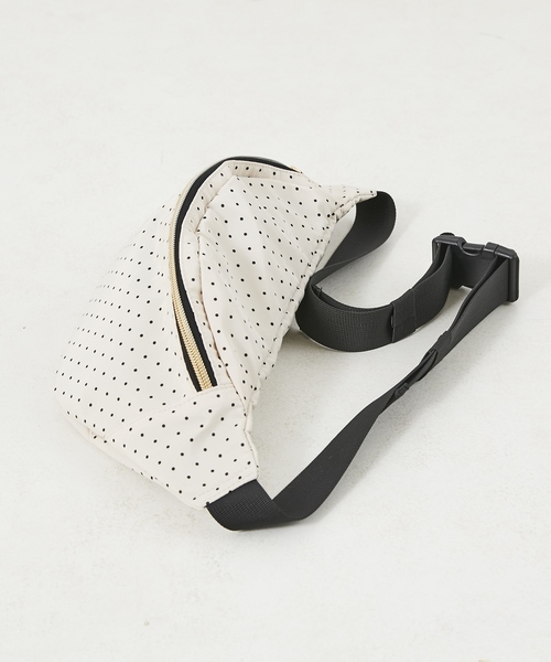 natural couture（ナチュラルクチュール）の「アソートボディバッグ（ボディバッグ/ウエストポーチ・レディース・アイボリー/オフホワイト/ブラック/ピンク・FREE）」の5枚目の写真