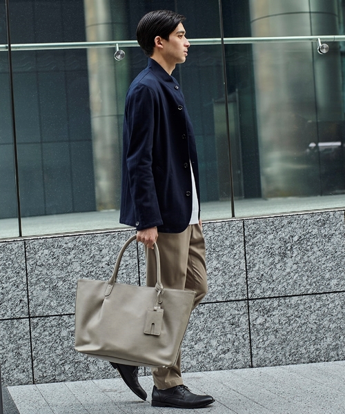 tk.TAKEO KIKUCHI(ティーケータケオキクチ)の「【WEB限定】レザー調トートバッグ(トートバッグ・メンズ・ブラック/ダークブラウン/ネイビー/グレー・00)」の6枚目の写真