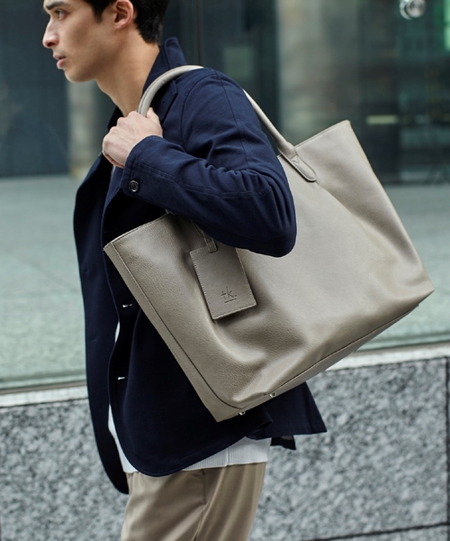 tk.TAKEO KIKUCHI(ティーケータケオキクチ)の「【WEB限定】レザー調トートバッグ(トートバッグ・メンズ・ブラック/ダークブラウン/ネイビー/グレー・00)」の22枚目の写真