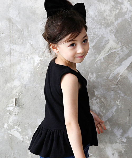 Bee des Bee（ビーデスビー）の「裾フリルノースリトップス（タンクトップ・キッズ・ブラック/ライトピンク/ミント/ラベンダー/ブルー・90cm/110cm/100cm/120cm/130cm/140cm/150cm）」の7枚目の写真