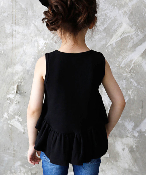 Bee des Bee（ビーデスビー）の「裾フリルノースリトップス（タンクトップ・キッズ・ブラック/ライトピンク/ミント/ラベンダー/ブルー・90cm/110cm/100cm/120cm/130cm/140cm/150cm）」の8枚目の写真