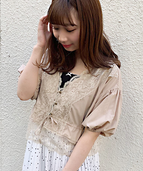 apres jour（アプレジュール）の「レース付きVブラウス【ZOZOTOWN限定アイテム】（シャツ/ブラウス・レディース・ベージュ/オフホワイト/ブルー/ラベンダー/モカ・フリー）」の3枚目の写真