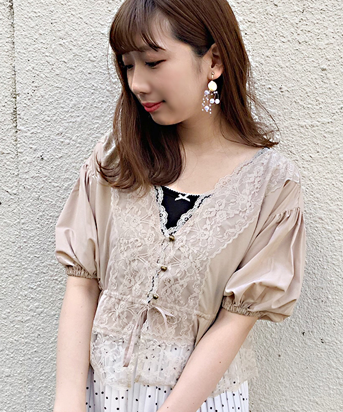 apres jour（アプレジュール）の「レース付きVブラウス【ZOZOTOWN限定アイテム】（シャツ/ブラウス・レディース・ベージュ/オフホワイト/ブルー/ラベンダー/モカ・フリー）」の18枚目の写真