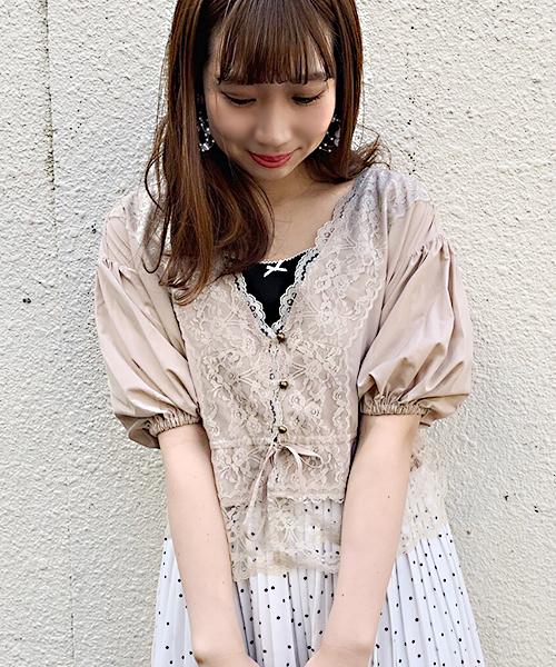 apres jour（アプレジュール）の「レース付きVブラウス【ZOZOTOWN限定アイテム】（シャツ/ブラウス・レディース・ベージュ/オフホワイト/ブルー/ラベンダー/モカ・フリー）」の12枚目の写真