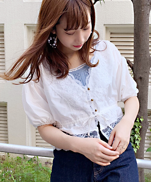 apres jour（アプレジュール）の「レース付きVブラウス【ZOZOTOWN限定アイテム】（シャツ/ブラウス・レディース・ベージュ/オフホワイト/ブルー/ラベンダー/モカ・フリー）」の8枚目の写真