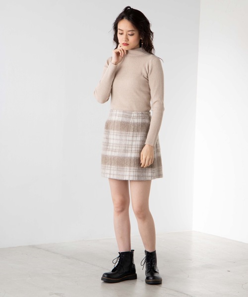WEGO（ウィゴー）の「WEGO/【セットアップ対応商品】シャギーチェックミニスカート（スカート・レディース・ベージュ系その他2/ブラック系その他2・FREE）」の3枚目の写真