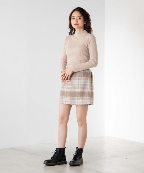 WEGO（ウィゴー）の「WEGO/【セットアップ対応商品】シャギーチェックミニスカート（スカート・レディース・ベージュ系その他2/ブラック系その他2・FREE）」の4枚目の写真