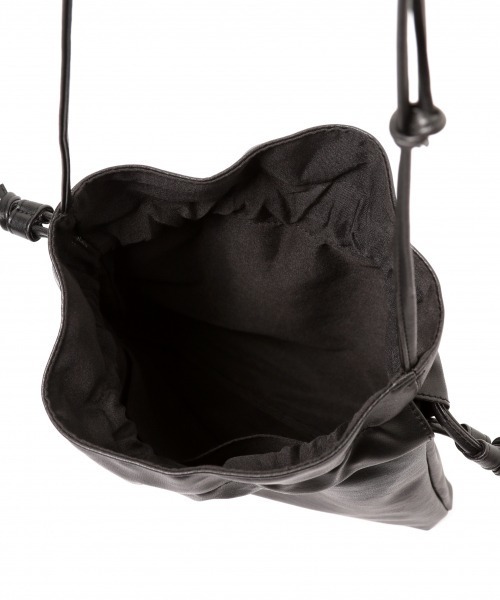 LAKOLE（ラコレ）の「巾着ショルダーバッグ / LAKOLE（ショルダーバッグ・メンズ・ブルー/ベージュ/ブラック/ブラウン・FREE）」の17枚目の写真