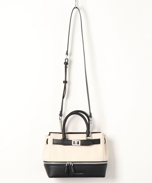 CHARLES & KEITH(チャールズ & キース)の「クロックエフェクト ツーウェイジップトート / Croc-Effect Two-Way Zip Tote(トートバッグ・レディース・ベージュ/ブラック/マルチ/オリーブ・M)」の5枚目の写真