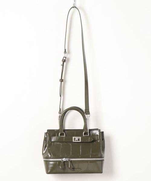 CHARLES & KEITH(チャールズ & キース)の「クロックエフェクト ツーウェイジップトート / Croc-Effect Two-Way Zip Tote(トートバッグ・レディース・ベージュ/ブラック/マルチ/オリーブ・M)」の6枚目の写真