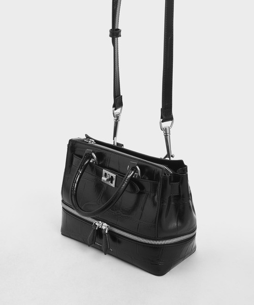 CHARLES & KEITH(チャールズ & キース)の「クロックエフェクト ツーウェイジップトート / Croc-Effect Two-Way Zip Tote(トートバッグ・レディース・ベージュ/ブラック/マルチ/オリーブ・M)」の8枚目の写真
