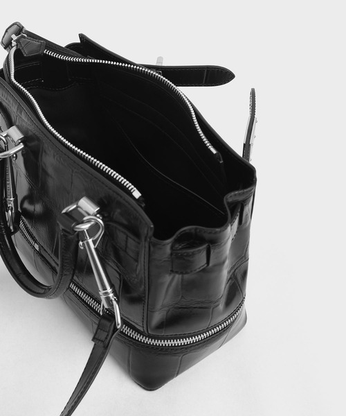 CHARLES & KEITH(チャールズ & キース)の「クロックエフェクト ツーウェイジップトート / Croc-Effect Two-Way Zip Tote(トートバッグ・レディース・ベージュ/ブラック/マルチ/オリーブ・M)」の10枚目の写真