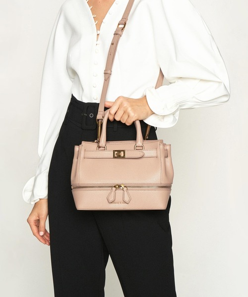 CHARLES & KEITH(チャールズ & キース)の「クロックエフェクト ツーウェイジップトート / Croc-Effect Two-Way Zip Tote(トートバッグ・レディース・ベージュ/ブラック/マルチ/オリーブ・M)」の13枚目の写真