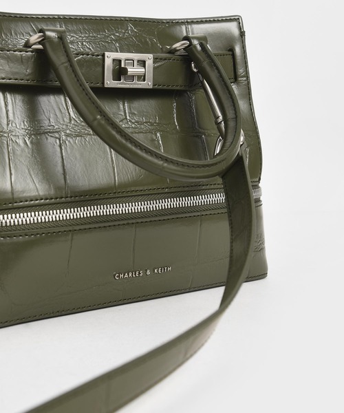 CHARLES & KEITH(チャールズ & キース)の「クロックエフェクト ツーウェイジップトート / Croc-Effect Two-Way Zip Tote(トートバッグ・レディース・ベージュ/ブラック/マルチ/オリーブ・M)」の20枚目の写真