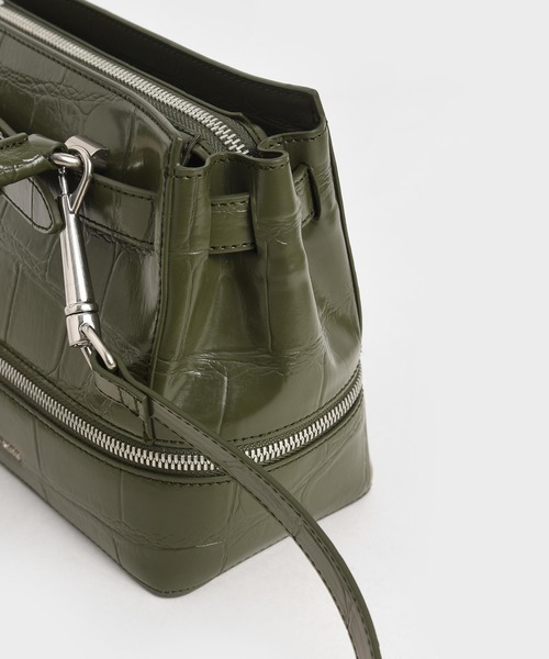 CHARLES & KEITH(チャールズ & キース)の「クロックエフェクト ツーウェイジップトート / Croc-Effect Two-Way Zip Tote(トートバッグ・レディース・ベージュ/ブラック/マルチ/オリーブ・M)」の22枚目の写真