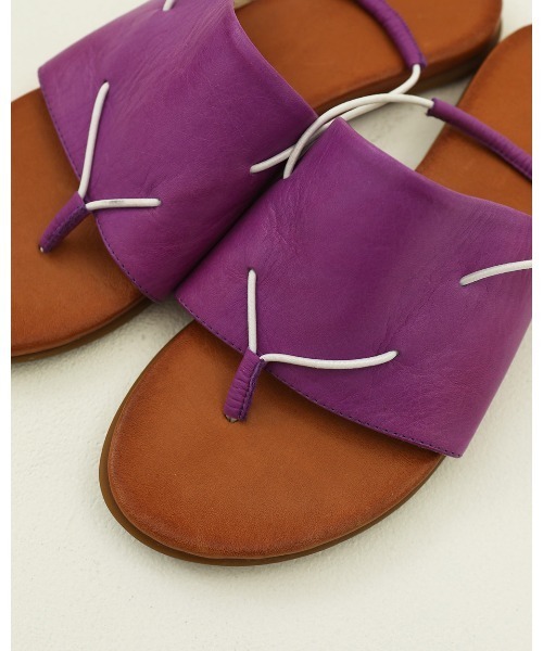 TODAYFUL（トゥデイフル）の「レザートングサンダル（サンダル・レディース・ホワイト/ブラック/パープル・36inch/38inch/37inch）」の5枚目の写真