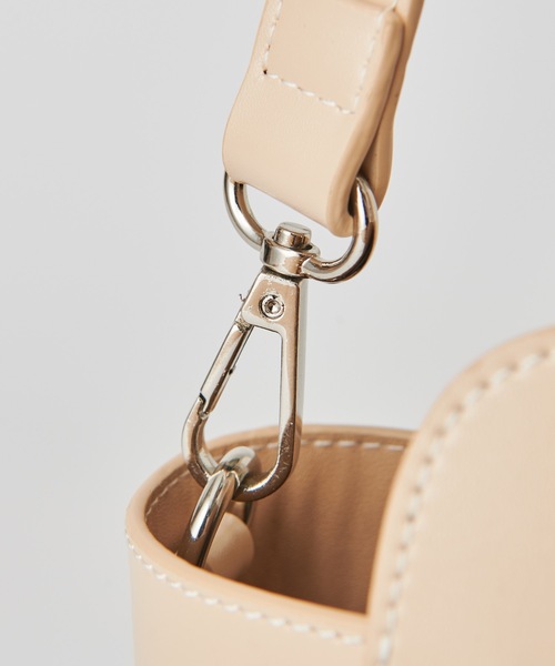 mystic(ミスティック)の「WEB限定 loti マルチハンドルバッグ(ショルダーバッグ・レディース・ブラック/ベージュ・FREE)」の6枚目の写真