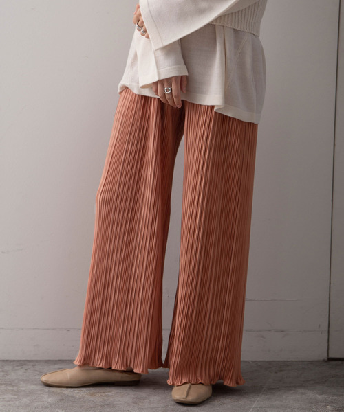 rectangle（レクタングル）の「裾メローサテンプリーツワイドパンツ（その他パンツ・レディース・ブラック/ベージュ/ブラウン/オレンジ・FREE）」の4枚目の写真