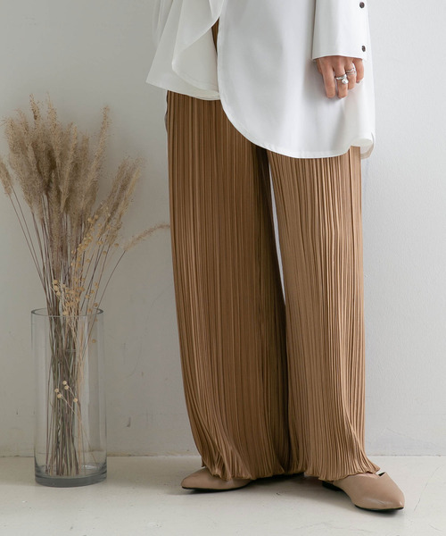 rectangle（レクタングル）の「裾メローサテンプリーツワイドパンツ（その他パンツ・レディース・ブラック/ベージュ/ブラウン/オレンジ・FREE）」の6枚目の写真