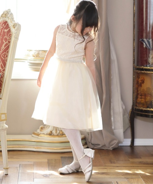 Catherine Cottage(キャサリンコテージ)の「デコルテシースルー パールベルトドレス(ドレス・キッズ・ベージュ/ネイビー/レッド/グリーン/ライラック/ピンク/イエロー・110/120/130/140/150/160)」の8枚目の写真