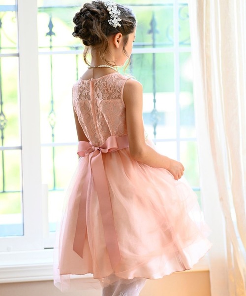 Catherine Cottage(キャサリンコテージ)の「デコルテシースルー パールベルトドレス(ドレス・キッズ・ベージュ/ネイビー/レッド/グリーン/ライラック/ピンク/イエロー・110/120/130/140/150/160)」の11枚目の写真