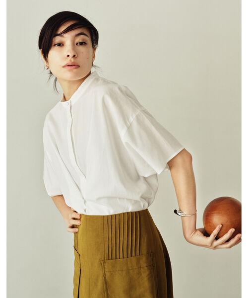 Ray BEAMS（レイビームス）の「RBS / フロント タック バンドカラー シャツ（シャツ/ブラウス・レディース・ホワイト/ブラック・0/1）」の3枚目の写真